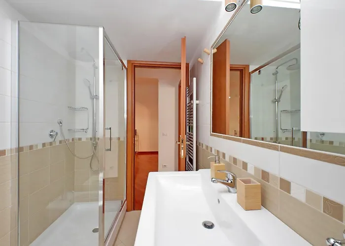 Ruggero's Lejlighed *